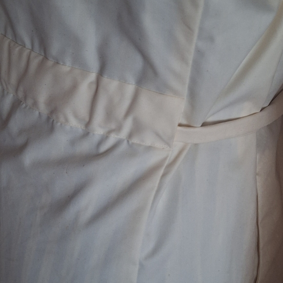 Banana Republic Cream Trench Coat Size Medium - Picture 7 of 13